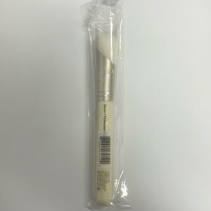 MAC 001 SERUM + MOISTURIZER BRUSH